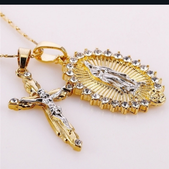 18 karat gold plated Crystal rhinestone cross pendant & 18 inch Chain - Picture 3 of 9